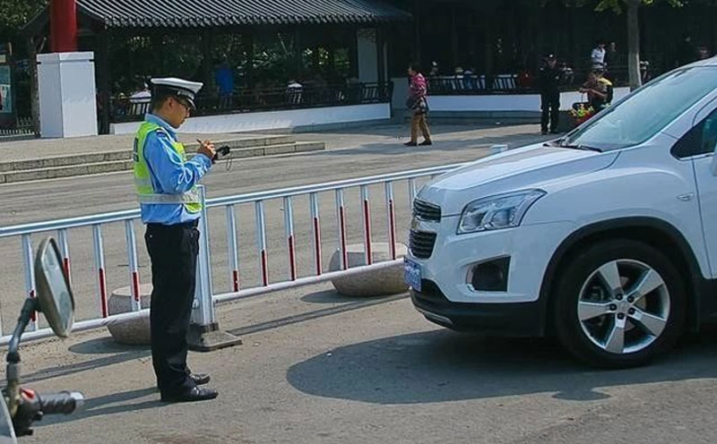 道路交通警察处理交通事故