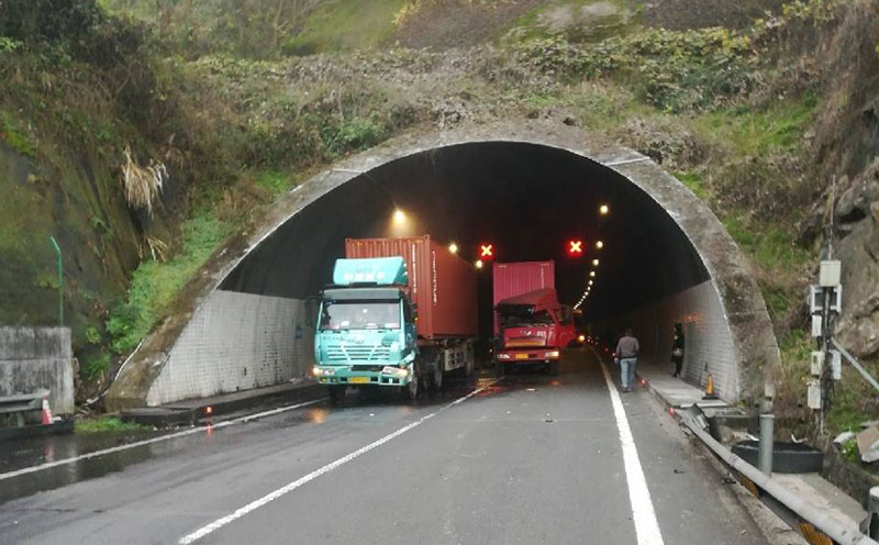 造成隧道交通事故