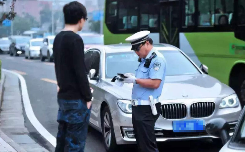 违法道路交通安全规定