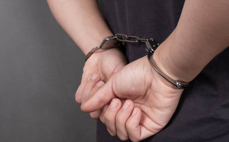 被告人刘若某，男,因涉嫌非法经营罪被抓获，次日被刑事拘留